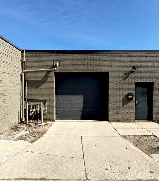 4562 N 127th St, Butler, WI à louer - Photo de l’immeuble – Image 2 sur 3
