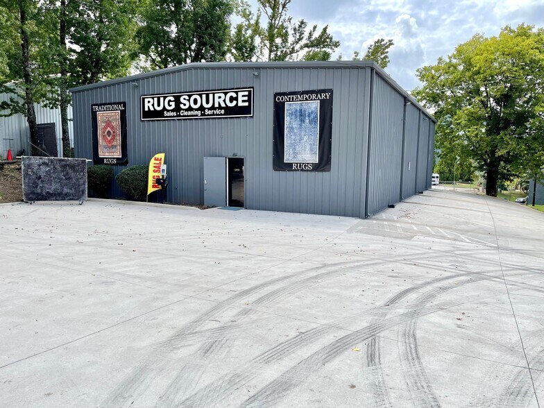 886 Huff Rd NW, Atlanta, GA à louer - Photo de l’immeuble – Image 1 sur 10