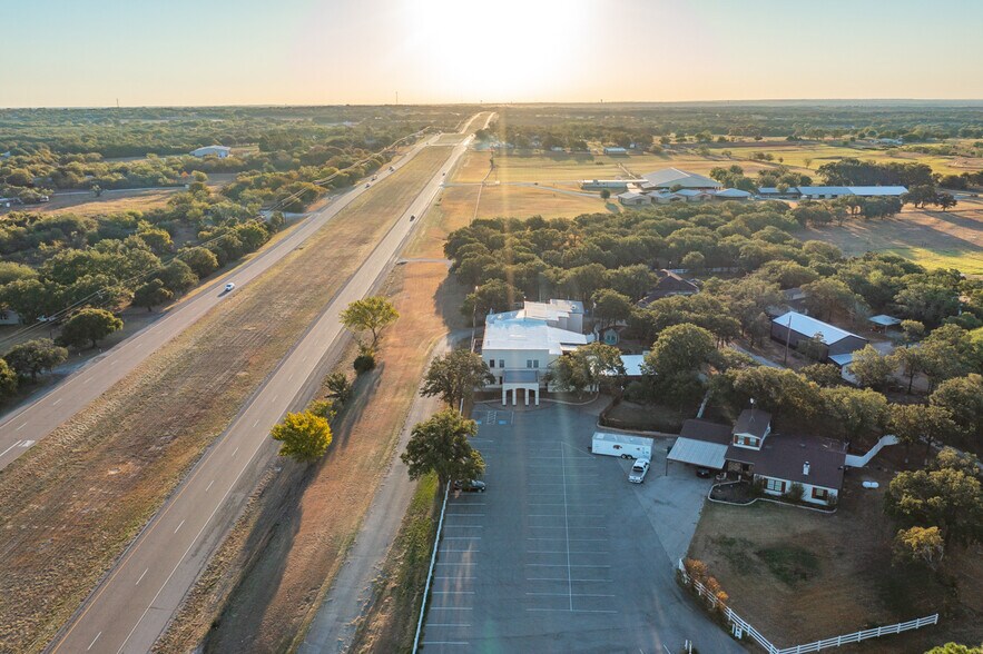 151 Fox Rd, Weatherford, TX à louer - Photo principale – Image 1 sur 14