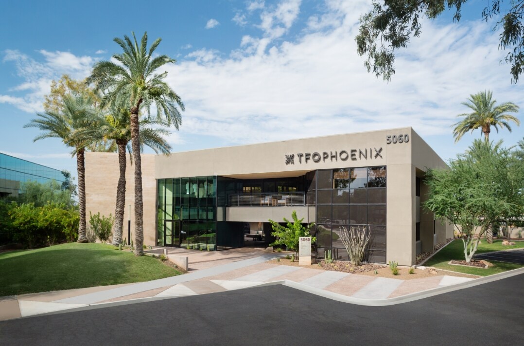 5060 N 40th St, Phoenix, AZ à louer Photo de l’immeuble– Image 1 sur 5