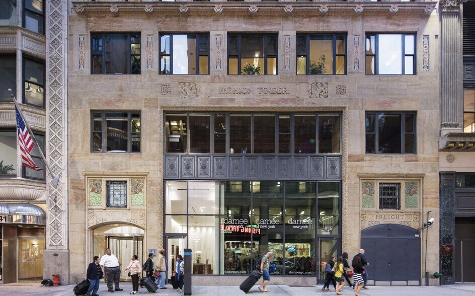 135 W 36th St, New York, NY à louer - Photo de l’immeuble – Image 1 sur 11
