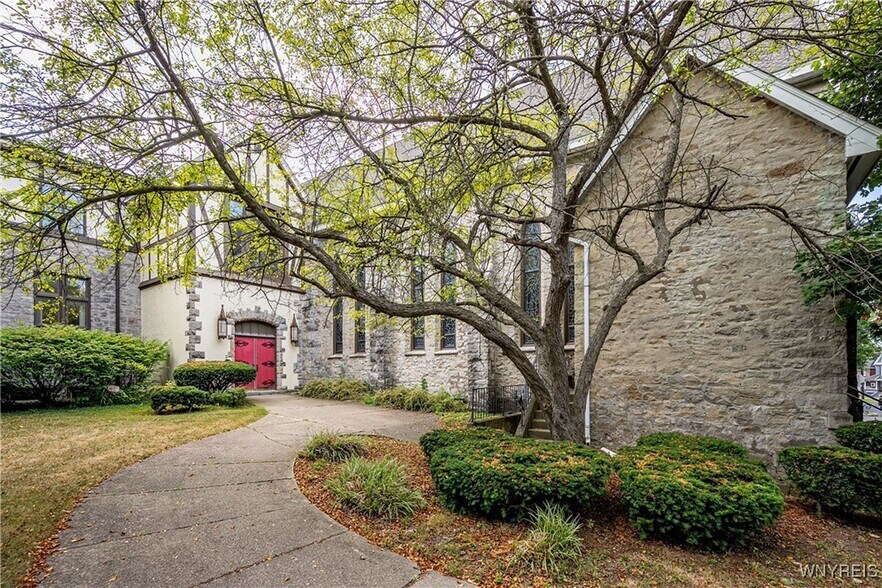 100 Genesee St, Lockport, NY à vendre - Photo de l’immeuble – Image 3 sur 13