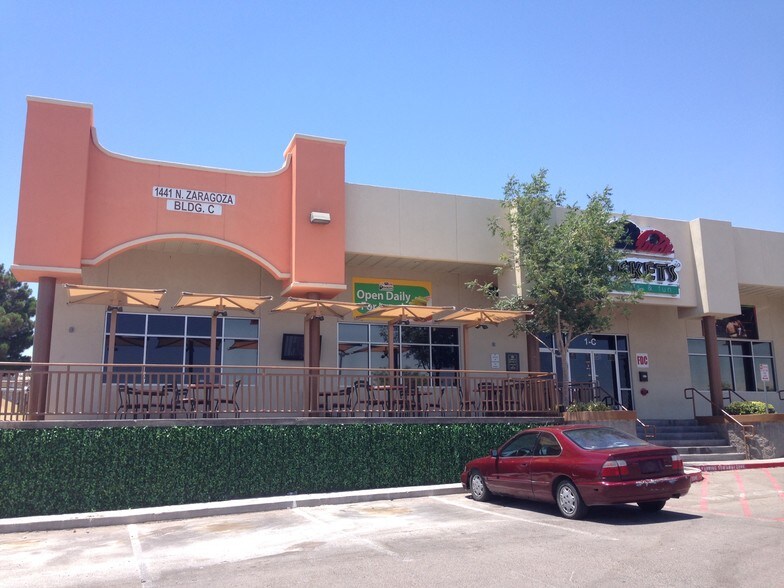 1441 N Zaragosa Rd, El Paso, TX à louer - Photo de l’immeuble – Image 3 sur 13