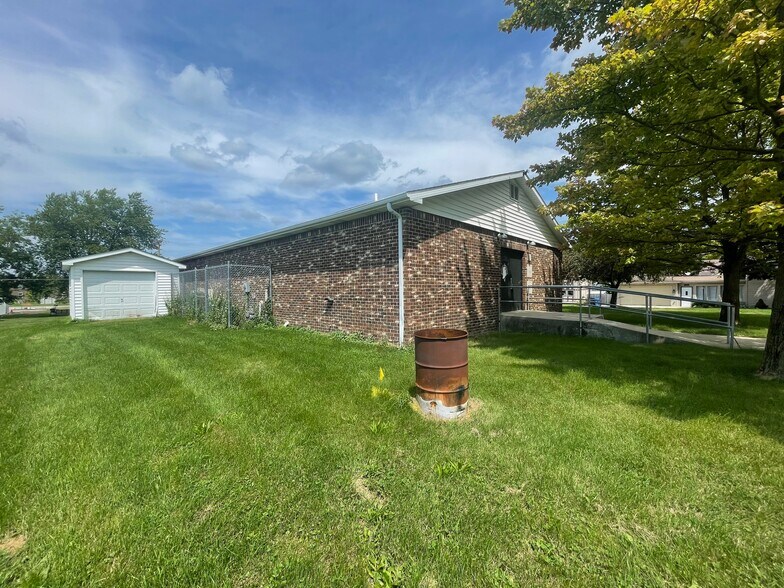 210 Home Ave, Churubusco, IN à louer - Photo de l’immeuble – Image 2 sur 44