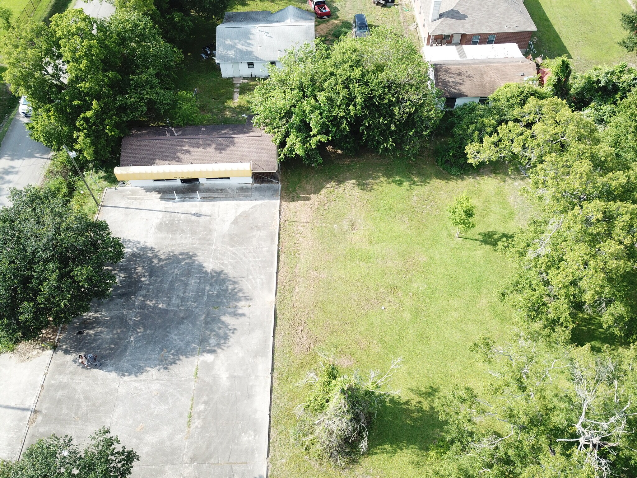 8102 W Tidwell Rd, Houston, TX à vendre Photo de l’immeuble– Image 1 sur 4
