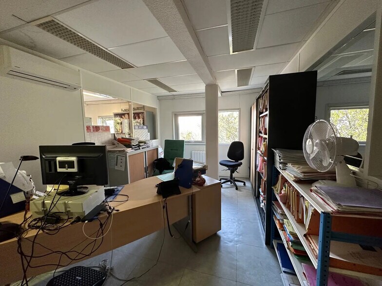 Bureau dans Gémenos à vendre - Photo de l’immeuble – Image 3 sur 7
