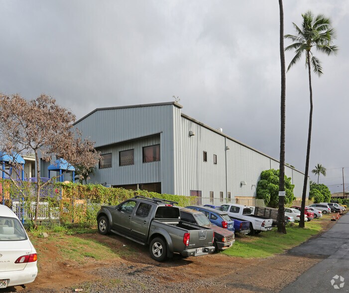 94-133 Pahu St, Waipahu, HI à louer - Photo de l’immeuble – Image 2 sur 13