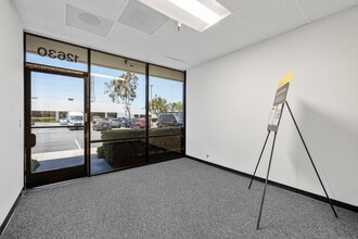7643-7667 Garden Grove Blvd, Garden Grove, CA à louer Photo de l’immeuble– Image 2 sur 12