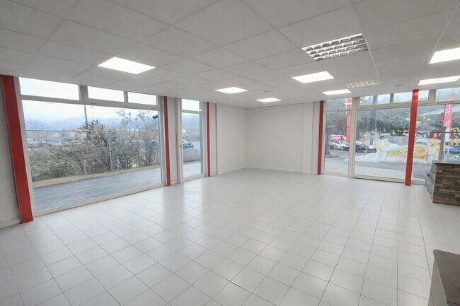 Plus de détails pour Local commercial à vendre