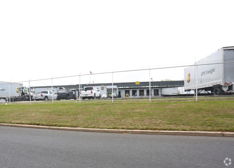 1215 Sherman Ave, Pennsauken, NJ à louer - Photo de l’immeuble – Image 3 sur 7