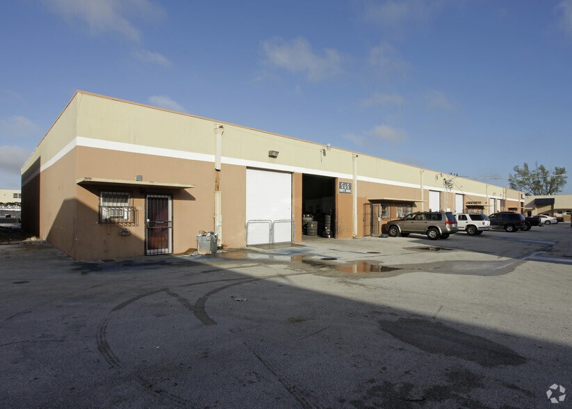 7740 - 7784 W 2nd Ct, Hialeah Portfolio portefeuille de 3 biens à vendre sur LoopNet.fr - Photo principale – Image 3 sur 3