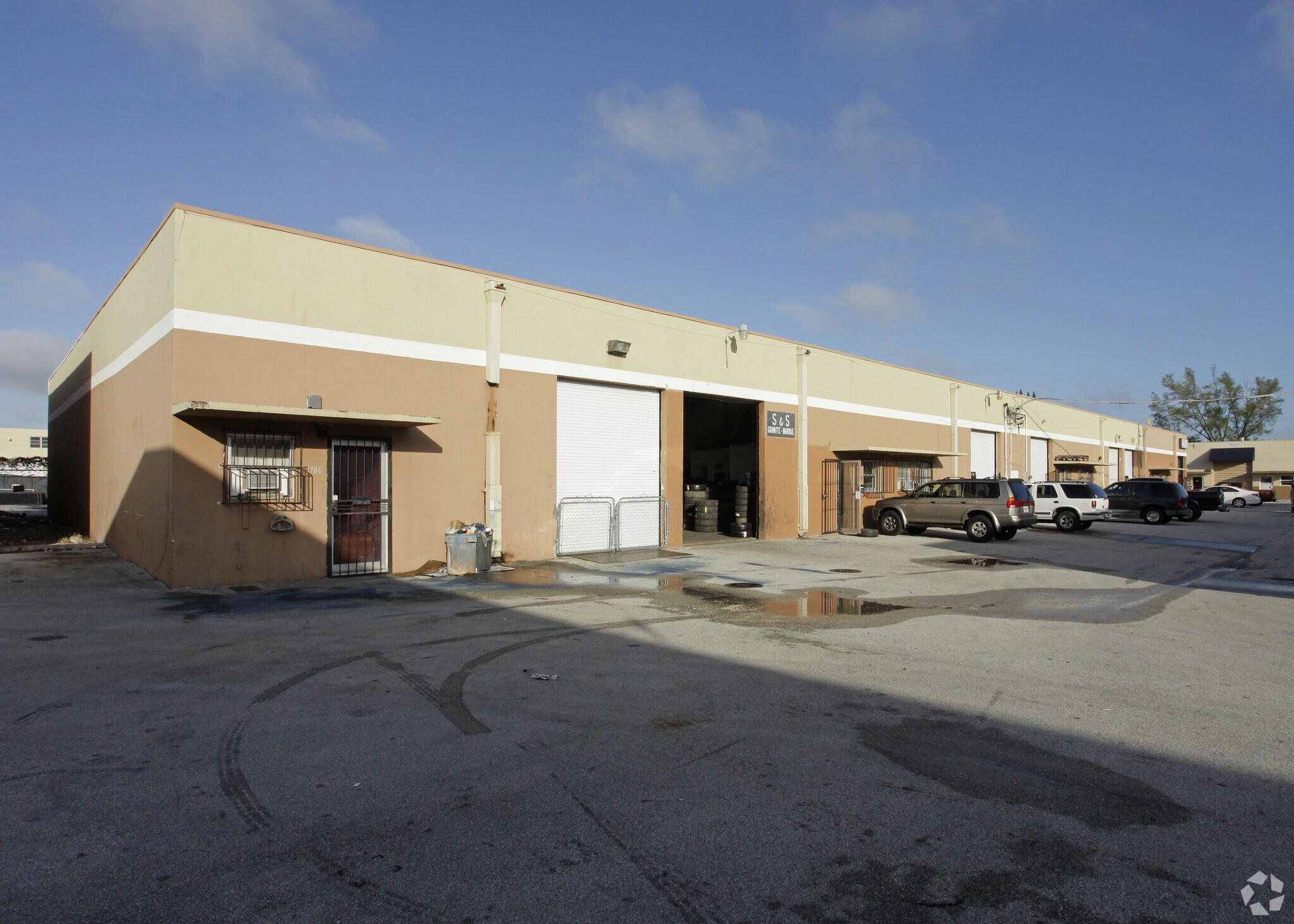 7800 W 2nd Ct, Hialeah, FL à vendre Photo principale– Image 1 sur 7