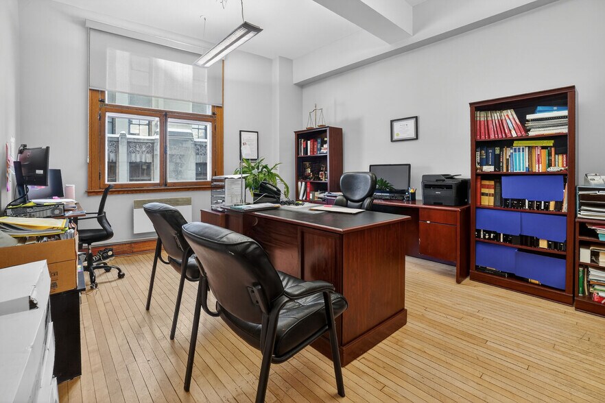 84 Rue Notre-Dame O, Montréal, QC à louer - Photo de l’immeuble – Image 2 sur 12