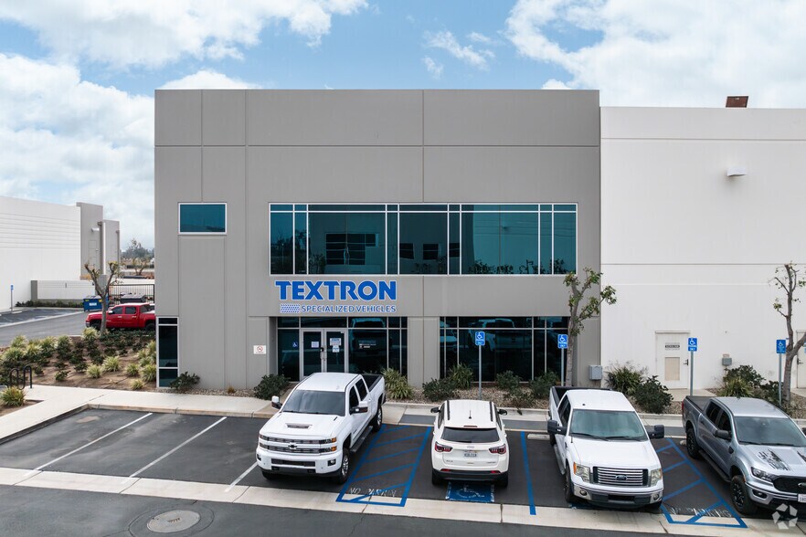 10317 Birtcher Dr, Jurupa Valley, CA à vendre - Photo de l’immeuble – Image 2 sur 8