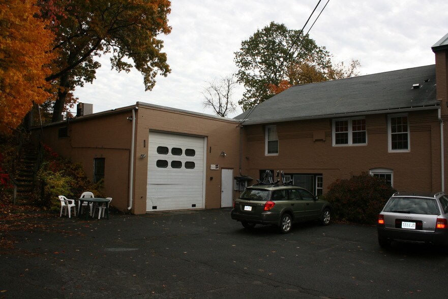 85 N Whitney St, Amherst, MA à louer - Photo de l’immeuble – Image 2 sur 2