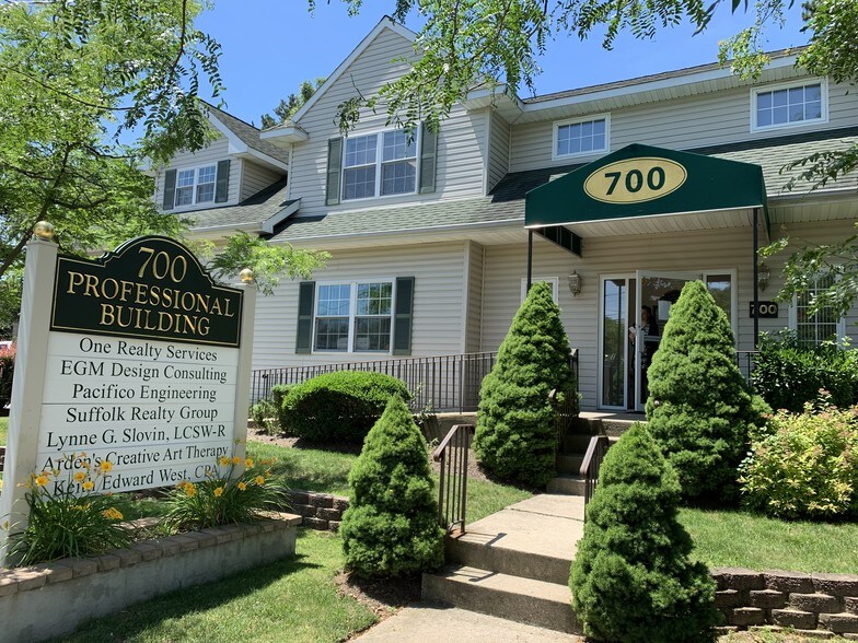 700 Lakeland Ave, Bohemia, NY à louer - Photo de l’immeuble – Image 3 sur 8
