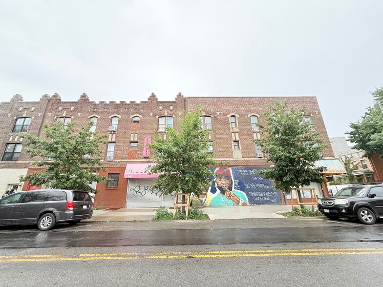 135 Blake Ave, Brooklyn, NY à vendre - Photo principale – Image 1 sur 13