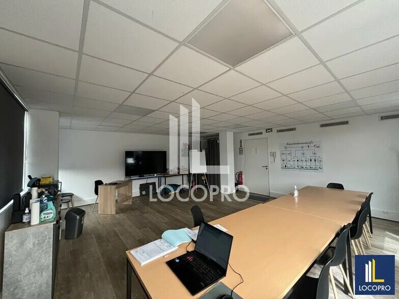 208 Route De Grenoble, Nice à louer - Photo de l’immeuble – Image 3 sur 6