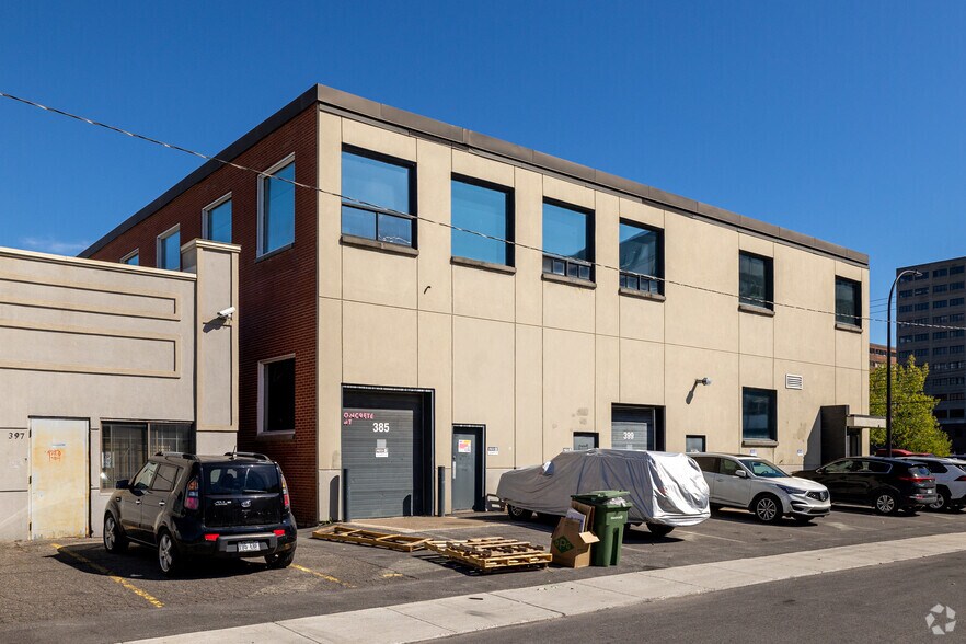 385-399 Pl De Louvain, Montréal, QC à louer - Photo de l’immeuble – Image 3 sur 6