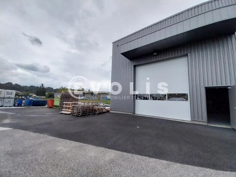 87 Rue Robert Berthelet, Crémieu à louer - Photo de l’immeuble – Image 2 sur 11