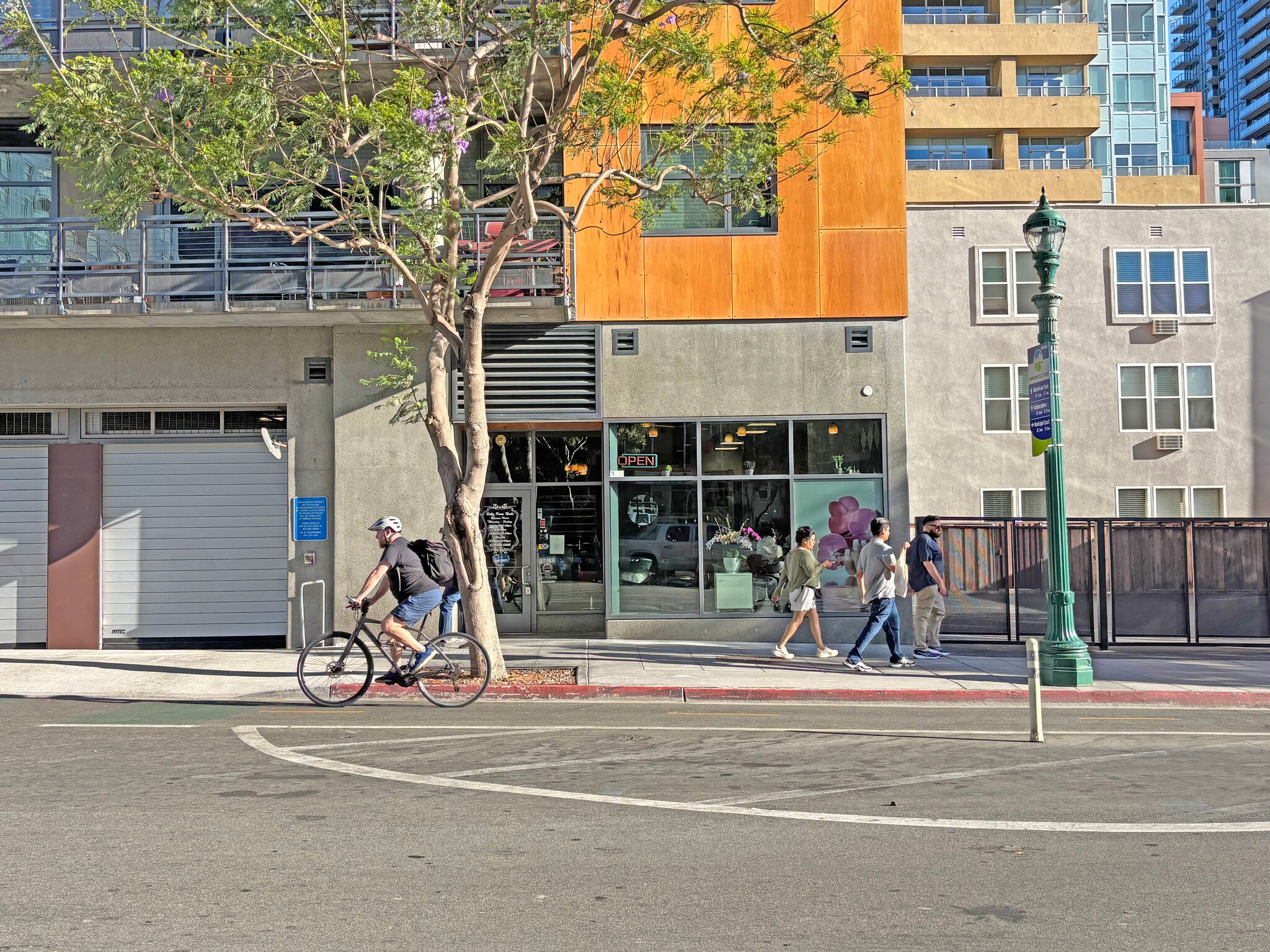 307 W Beech St, San Diego, CA à louer Photo de l’immeuble– Image 1 sur 3