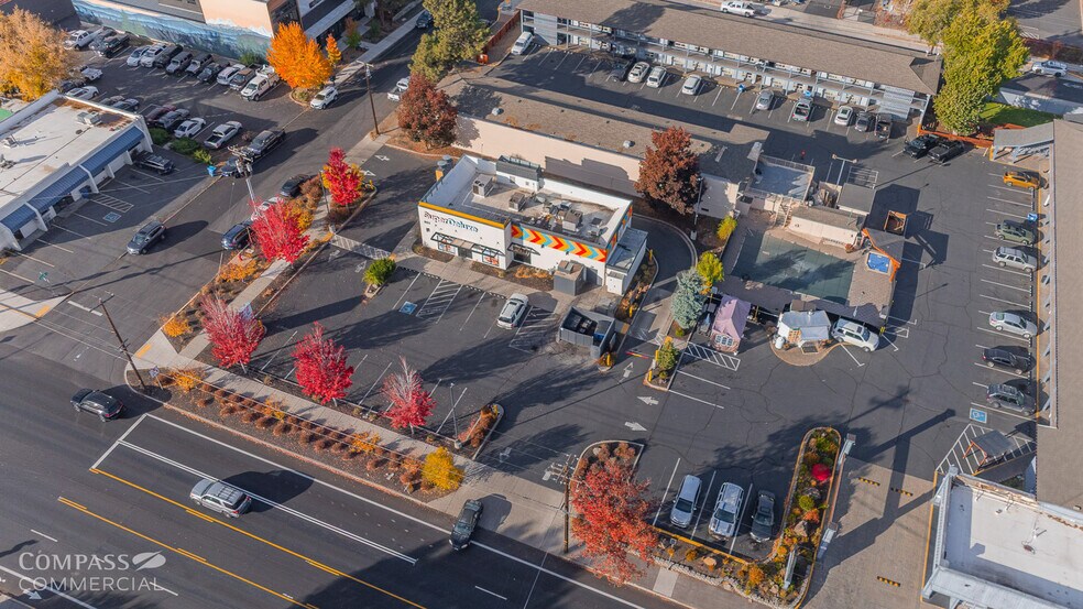 805 NE 3rd St, Bend, OR à louer - Photo de l’immeuble – Image 2 sur 10