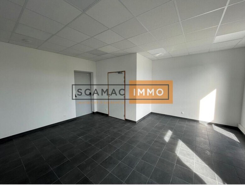 Industriel/Logistique dans Vaires-sur-Marne à louer - Photo de l’immeuble – Image 3 sur 5