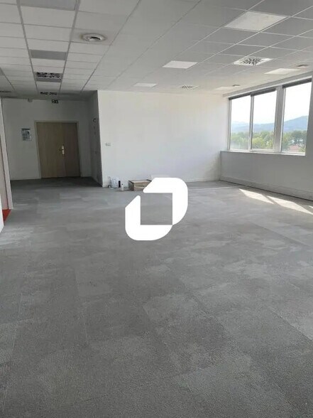 2 Rue De La Viscose, Échirolles à louer - Photo de l’immeuble – Image 3 sur 9