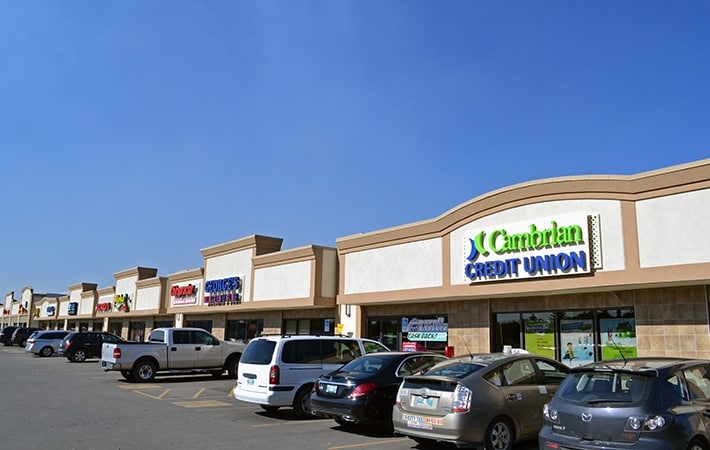 2136 Mcphillips St, Winnipeg, MB à louer Photo principale– Image 1 sur 4