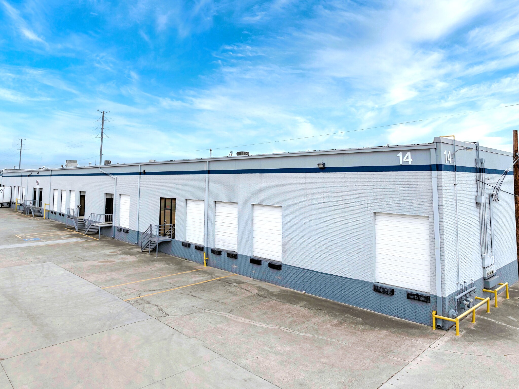 5504-5540 Business Park, San Antonio, TX à louer Photo de l’immeuble– Image 1 sur 5