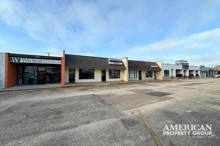 2264 Gulf Gate Dr, Sarasota, FL à louer - Photo de l’immeuble – Image 2 sur 4