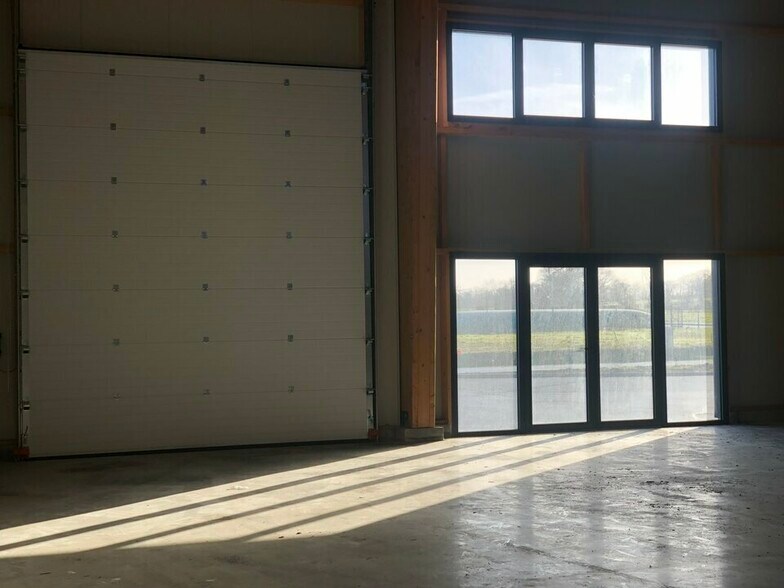 Local d'activités dans Formigny La Bataille à vendre - Photo intérieure – Image 2 sur 5