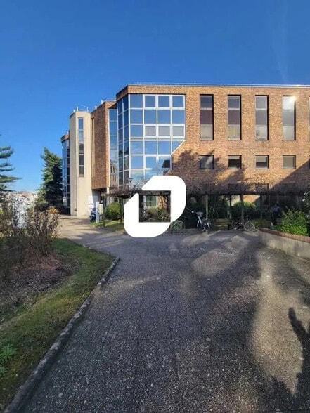 Bureau dans Saint-Denis à louer - Photo de l’immeuble – Image 1 sur 5
