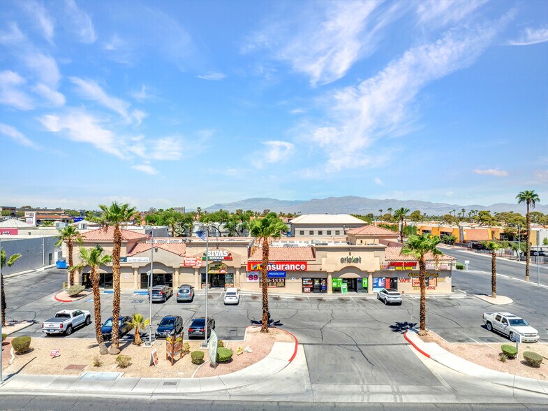 6700 W Charleston Blvd, Las Vegas, NV à louer - Photo de l’immeuble – Image 1 sur 7