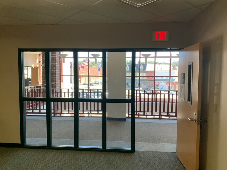 1 Veterans Way, Carnegie, PA à louer - Photo intérieure – Image 2 sur 10