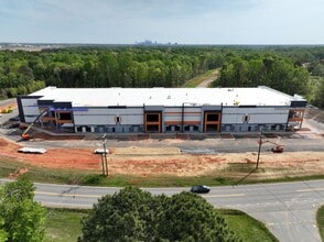 7401 Steele Creek Rd, Charlotte, NC à louer Photo de la construction– Image 2 sur 7