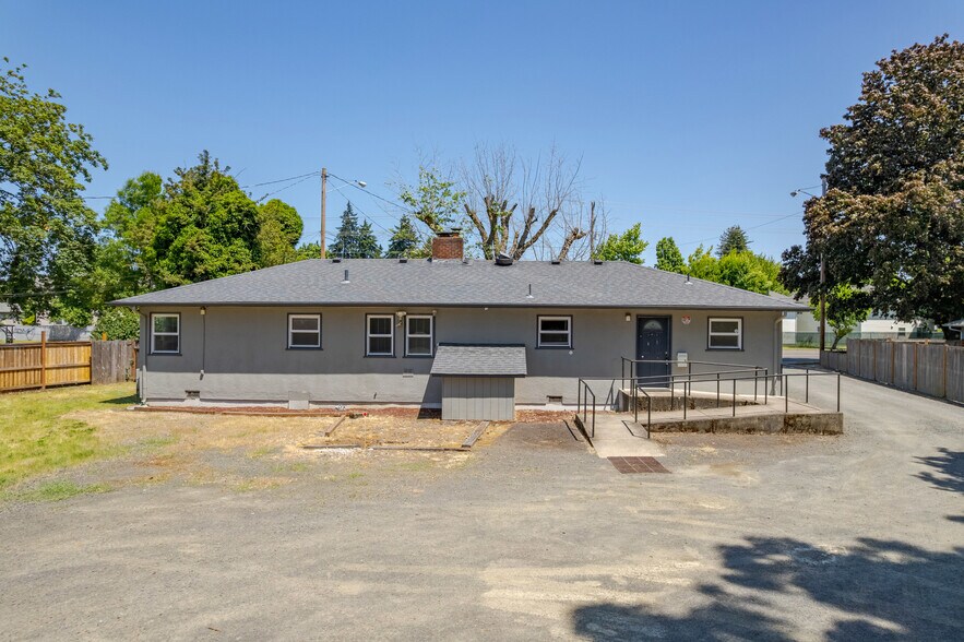 1660 River Rd, Eugene, OR à vendre - Photo de l’immeuble – Image 2 sur 27