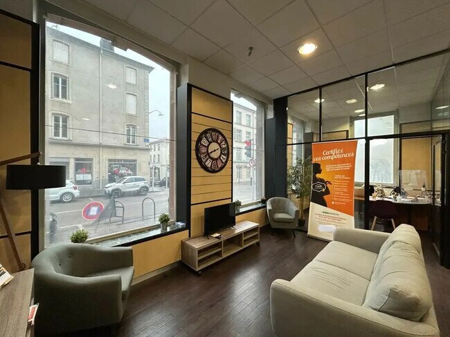 Plus de détails pour Bureau à louer