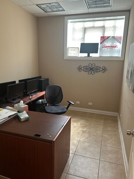 4202 Warren Ave, Hillside, IL à vendre - Photo intérieure – Image 3 sur 9