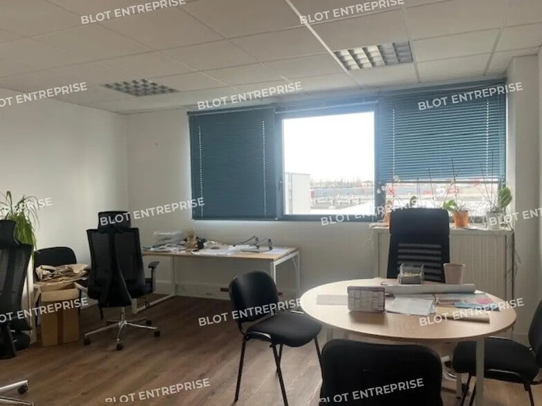 Bureau dans Vannes à vendre - Photo de l’immeuble – Image 1 sur 7
