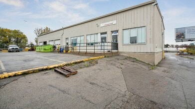 120 Bouchette St, Toronto, ON à louer Photo de l’immeuble– Image 1 sur 11