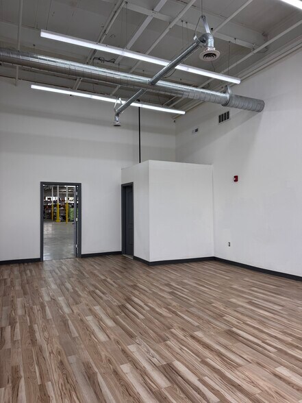 746 Gotham Pky, Carlstadt, NJ à louer - Photo de l’immeuble – Image 2 sur 22