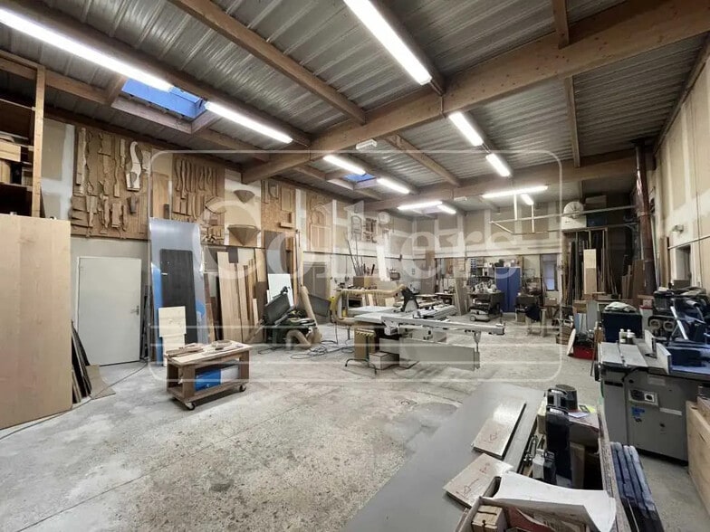 Local d'activités dans Meyreuil à vendre - Photo de l’immeuble – Image 3 sur 16