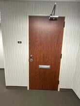 701 Lee St, Des Plaines, IL à louer Photo de l’immeuble– Image 2 sur 2