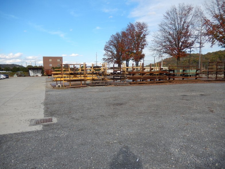 20 McJunkin Rd, Nitro, WV à louer - Photo de l’immeuble – Image 3 sur 15
