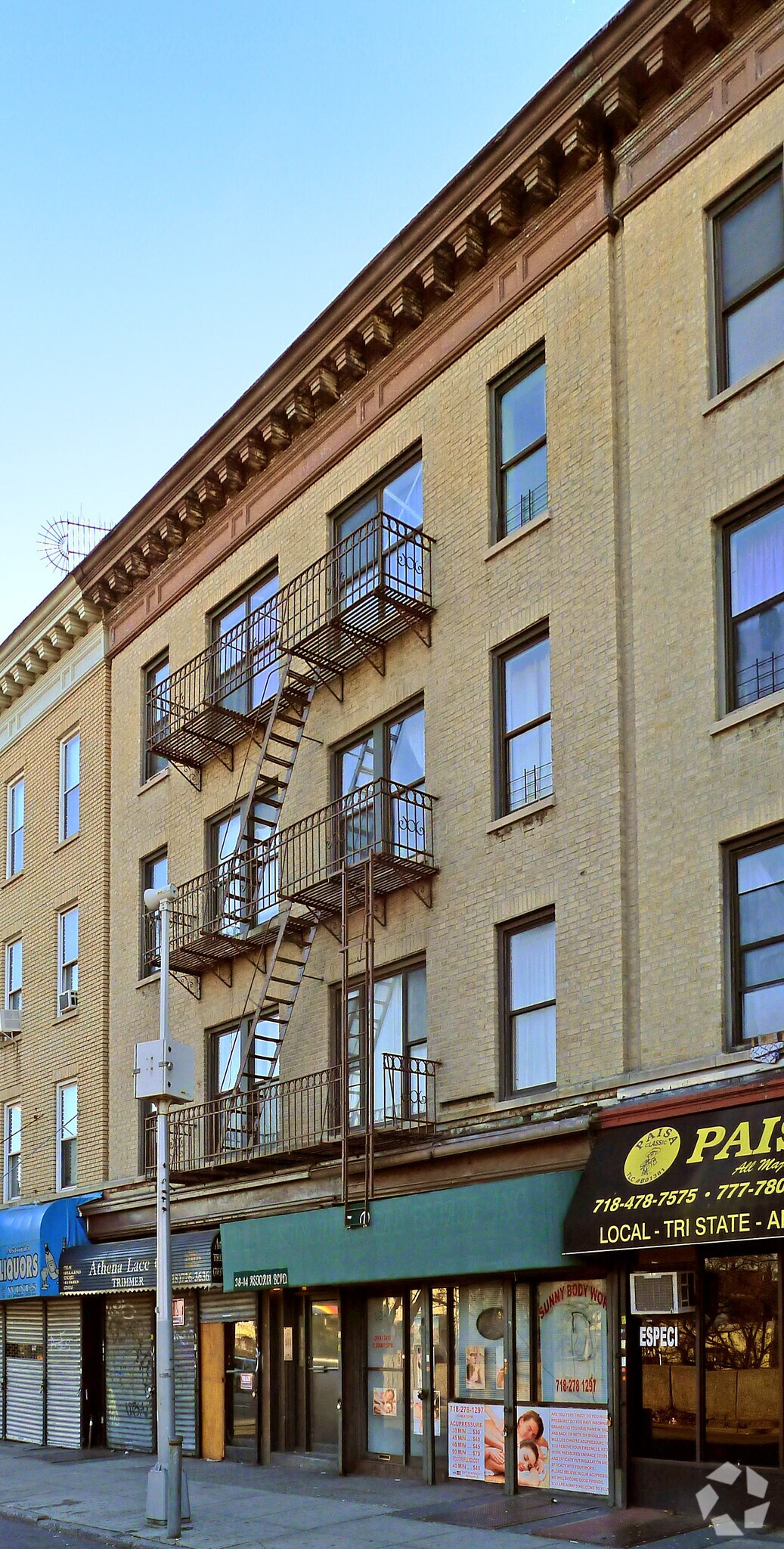 38-14 Astoria Blvd, Astoria, NY à louer Photo de l’immeuble– Image 1 sur 4