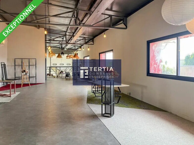 Local d’activités dans Mauguio à louer - Photo de l’immeuble – Image 2 sur 10