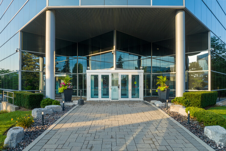 75 Tiverton Ct, Markham, ON à louer - Photo de l’immeuble – Image 3 sur 4