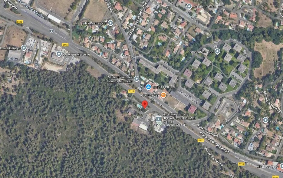 Local commercial dans à louer - Photo de l’immeuble – Image 3 sur 3