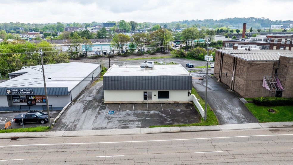 734 Hall of Fame Dr, Knoxville, TN à louer - Photo de l’immeuble – Image 1 sur 17